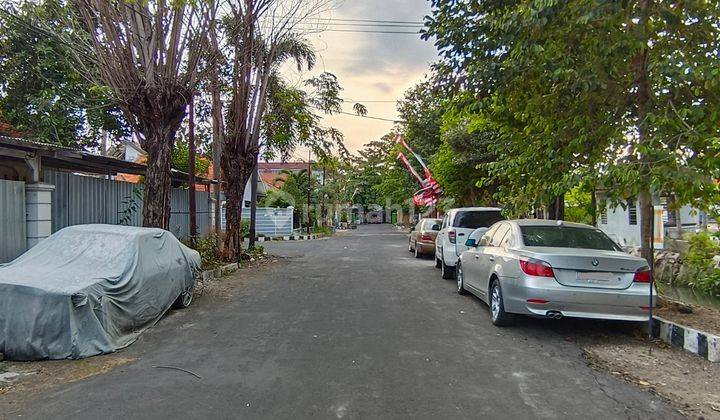 RUMAH HITUNG TANAH RUNGKUT ASRI LOKASI STRATEGIS. Lingkungan tenang. Hadap Utara. Row 3 mobil. Dekat MERR, Transmart, Pasar, Superindo, Bandara Juanda 2