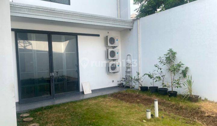 Rumah Modern Full Furnished Tenggilis Mejoyo Rungkut 2 Lantai. Hadap Selatan. Row Jalan 2,5 Mobil. Dekat Raya Prapen, Jemursari, A. Yani 2