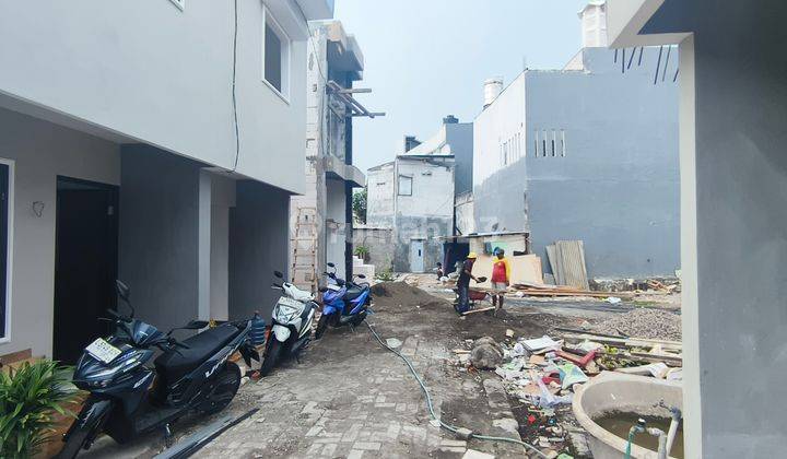 Sisa 2 Rumah Murah SHM Cuma 300 Jt di Perumahan Semolowaru. Ukuran 3x7. Row 1 Mobil Aman. Hadap Barat. Dekat Merr, Untag, Unitomo, Tol 2