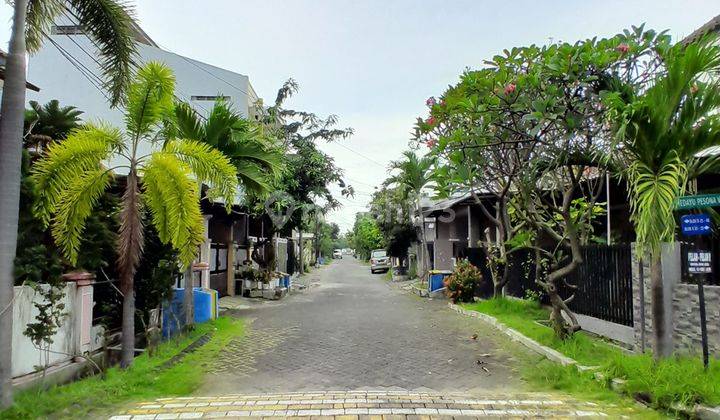 Rumah Hook 2 Lantai Griya Pesona Rungkut Dengan One Gate System Bagus Terawat Siap Huni. Lingkungan Nyaman, Tenang. Row 2 Mobil Aman Los. Hadap Utara Barat. Dekat Merr, Tol, Upn, Juanda 2