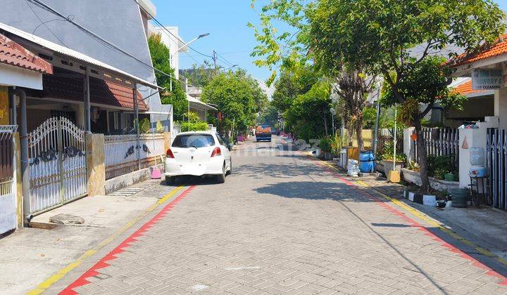 Rumah Modern Terawat Bagus Siap Huni di Mulyosari Dengan One Gate System. Hadap Timur Laut. Row 2 Mobil Aman. Dekat Its, Unair, Uwk, Uwm, Merr, Galaxy Mall, Pakuwon City 2