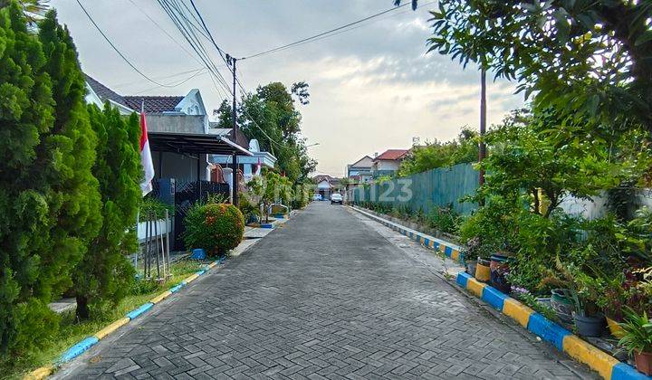 RUMAH RUNGKUT MAPAN KONDISI TERAWAT SIAP HUNI. Hadap Selatan. Row 2 mobil longgar. Dekat MERR, UPN, OERR, Superindo, Tol, Bandara Juanda 2