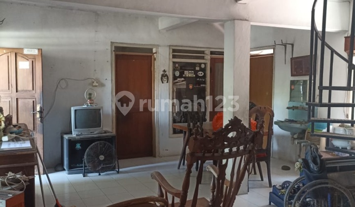 ‼️COCOK UNTUK KANTOR, TEMPAT USAHA‼️ RUMAH POJOK KETINTANG GAYUNGAN GAYUNGSARI. ROW JALAN 2,5 MOBIL 1