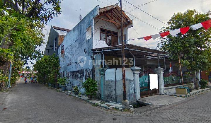 RUMAH HOOK HITUNG TANAH RUNGKUT MENANGGAL. Sebelah fasum. Row 2 mobil. Hadap Utara & Timur. Dekat MERR, OERR, Superindo, UPN 2