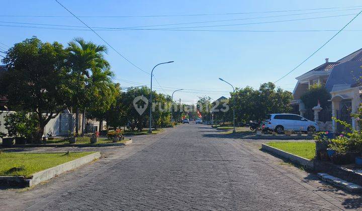 Rumah Nirwana Eksekutif, Rungkut Kondisi Bagus Terawat Dengan Row Jalan 3 Sampai 4 Mobil. Plus Depan Rumah Bisa Untuk Parkir 2 Mobil. Hadap Utara. Dekat Merr, Pintu Tol, Bandara Juanda 2