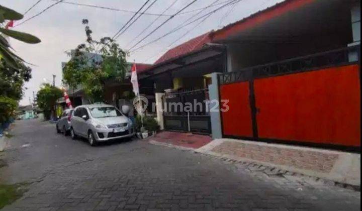 Rumah Griya Pesona Medokan Rungkut Kondisi Bagus Terawat Siap Huni. Lingkungan Tenang Dan Nyaman. One Gate System. Hadap Selatan. Row Jalan 2 Mobil Aman. Dekat Upn, Merr, Pintu Tol, Bandara Juanda 2