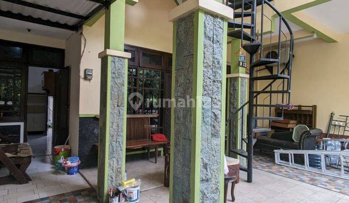 FULL FURNISHED!! RUMAH KETINTANG TERAWAT SIAP HUNI. Hadap Selatan. Row Jalan 2 Mobil 2