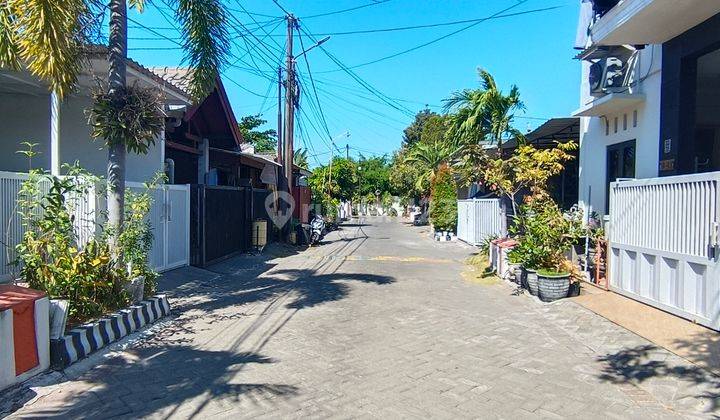 Sewa Rumah Bagus Terawat Siap Huni di Perumahan Griya Pesona, Rungkut. 2 Kt, 1 Km. Hadap Selatan. Row 2 Mobil. Dekat Upn, Merr, Tol, Bandara Juanda, Rs 2