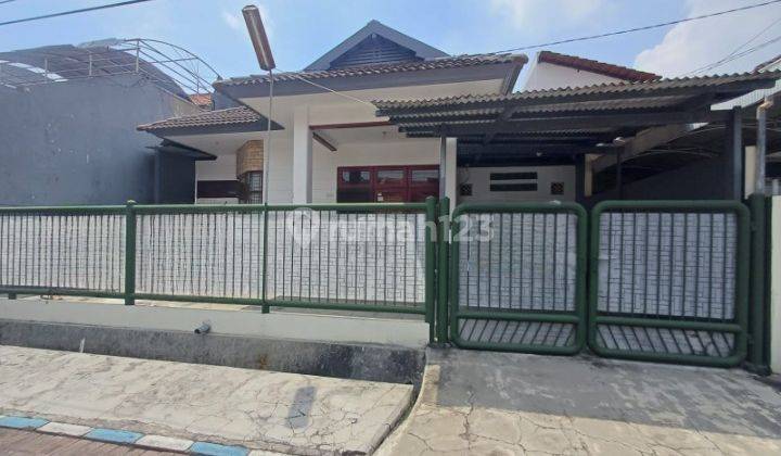 Rumah Rungkut Mapan Kondisi Bagus Dengan Onw Gate System. Row 2 Mobil. Hadap Utara. Dekat Merr, Oerr, Upn, Uinsa, Tol, Bandara Juanda, Rs. Surabaya Timur 1