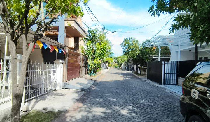 Rumah 2,5 Lantai Manyar Tirtoyoso Bagus Terawat Siap Huni Row 2 Mobil Aman. Hadap Utara. Dekat Sekolah Petra 2