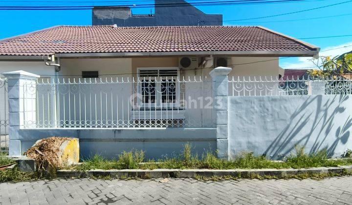 Rumah Lama Hook Bagus Terawat Siap Huni di Sutorejo, Mulyorejo. Row 2 Mobil. Hadap Utara Dan Barat. Cocok Untuk Rumah Tinggal Dan Kos. Dekat Kampus Unair, Its, Uwk, Uwm, Merr, Galaxy Mall, Pakuwon City 2