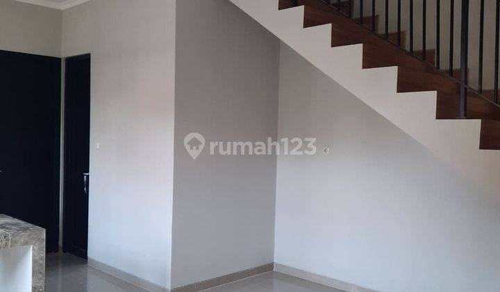 Rumah Sidosermo Baru Gress Modern Minimalis 2 Lantai Siap Huni. Row Jalan Depan 3 Mobil. Hadap Utara 2