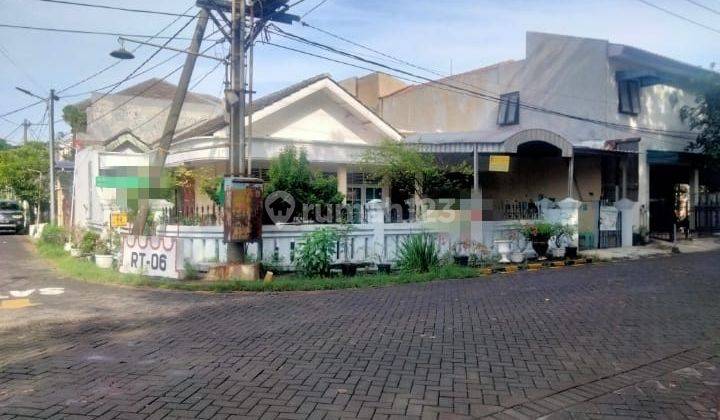 Jual Cepat Rumah Hook Rungkut Mapan Lokasi Strategis Sangat Dekat Gate Dan Depan Fasum. Row Jalan 2,5 Mobil. Hadap Selatan Dan Timur. Dekat Superindo, Merr, Upn, Tol, Bandara 1