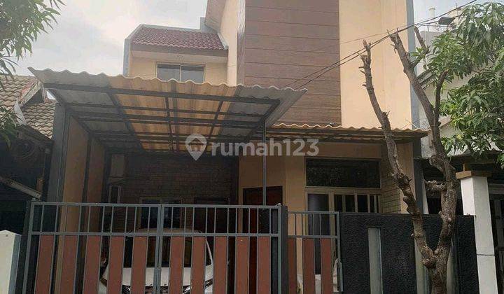 Rumah Semi Furnished Pondok Candra Semangka Sidoarjo. Modern Minimalis Bagus Terawat Siap Huni. Hadap Barat Laut. Row Jalan 2 Mobil. Dekat Pintu Exit Tol Tambak Sumur 1