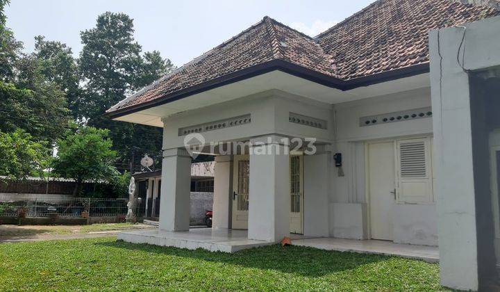 Rumah clasik colonial dan antik sangat terawat ,adem di menteng,de  dengan design kermaik   yang unik dan bangunan kokoh 1