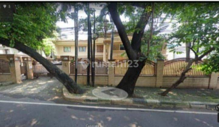 Rumah terawat  murah  di menteng 1