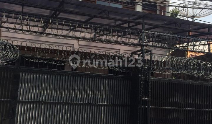 Dijual Rumah Lama Terawat, di Menteng Karang Setiabudi