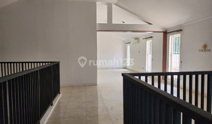 Dijual  rumah bagus di  sekolah duta,samping rumah sakit pondok  indah 2