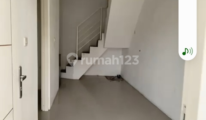 Rumah 2 Lantai Baru SHM di Rungkut Medayu Surabaya  3