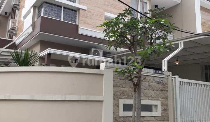 Nice 2-Story House Near ITS and Unair Campus Plus New Furnishings 2