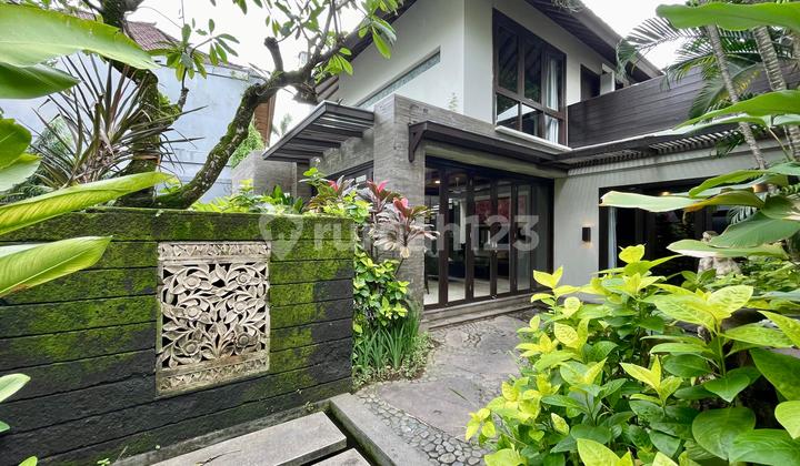 Villa Seminyak Dekat Pantai (Emjsem75)