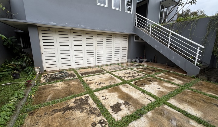Nice House, Well Maintained, Clean, 4 Bedrooms, Semi Furnished, Suitable For Expat, Near Senopati/ SCBD South Jakarta 2
