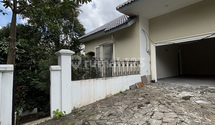 Harga Miring, Rumah Besar, 4 Kamar, Cocok untuk Hunian Keluarga Dekat MRT Lebak Bulus, Jakarta Selatan 2