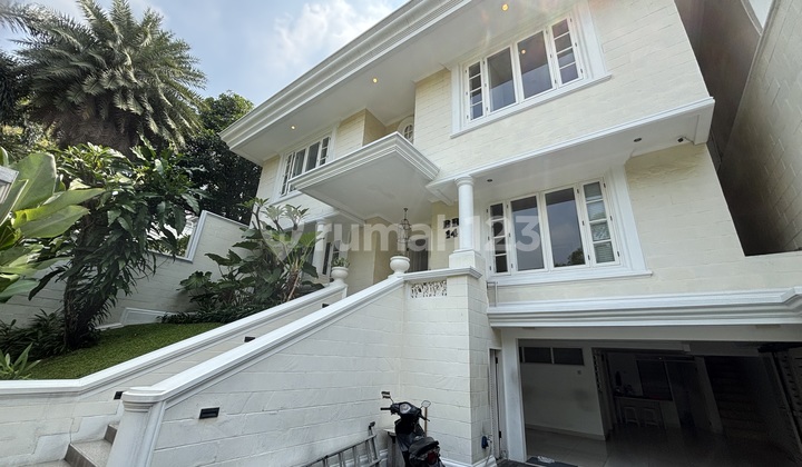 Beautiful Luxury House, Well Maintained, Fully Furnished, 4 Bedrooms, Suitable for Expatriates in Pondok Indah. Beautiful Luxury House, Well Maintained, Fully Furnished, 4 Bedrooms, Suitable for Expatriates in Pondok Indah.