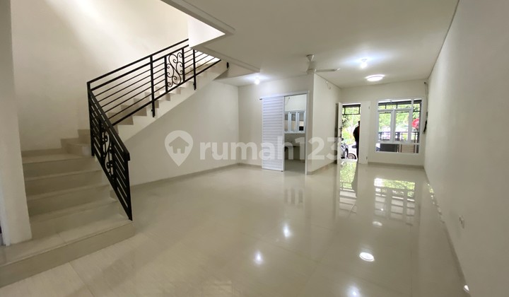 Cheap, Nice House, Clean, Well-Maintained, 3 Bedrooms, Near Pondok Indah Mall, Suitable for Family Living Cheap, Nice House, Clean, Well-Maintained, 3 Bedrooms, Near Pondok Indah Mall, Suitable for Family Living
