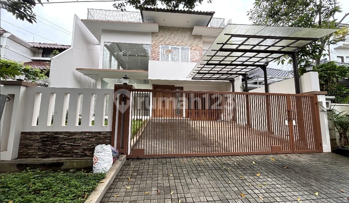 Luxury, Modern House, Clean, Well Maintained, 3 Bedrooms, Suitable For Family Home, Near Senopati/ Scbd Area. South Jakarta
