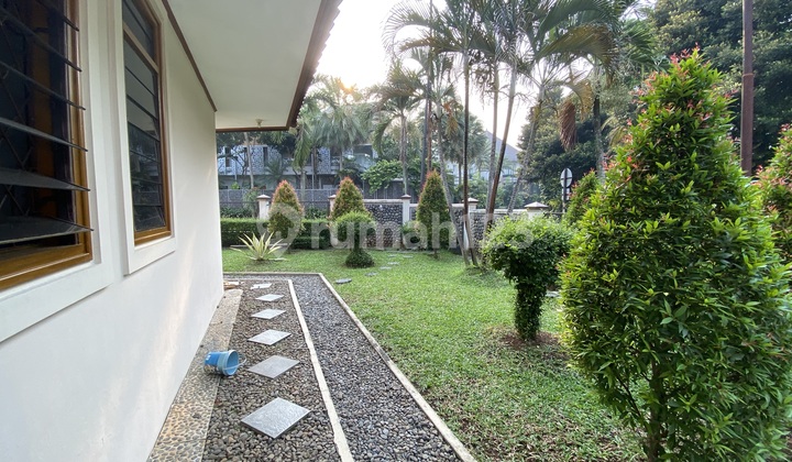 Good, Clean, Well-Maintained, 3 Bedrooms, Comfortable for Living in Pondok Indah 2