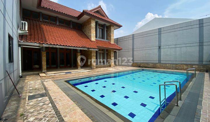 Mewah, Bersih, Terawat, 5 Kamar, Cocok Untuk Expat di Simprug, Dekat Senayan City 2