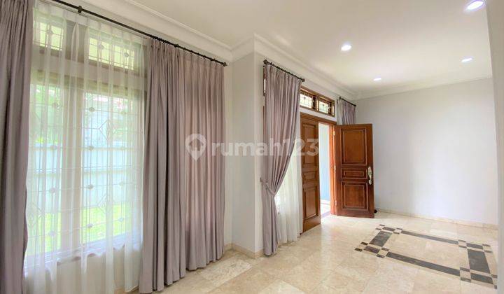 Mewah, Bersih, Terawat, 5 Kamar, Cocok Untuk Expat di Simprug, Dekat Senayan City 4