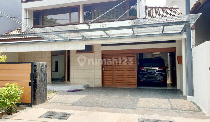 Mewah, Rumah 2 Lantai, Full Furnished, Dekat Mayestik, Gandaria, Kby Baru, Cocok untuk Hunian Keluarga 1