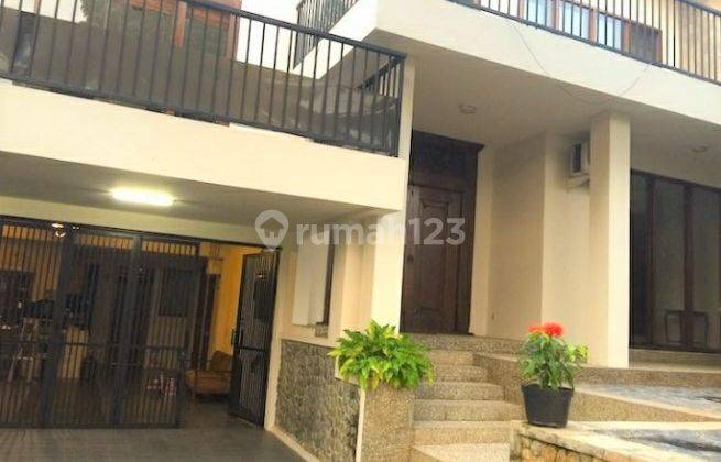 Bagus, Bersih, Terawat, 4 Kamar, Pool, Semi Furnished di Kemang Selatan 1