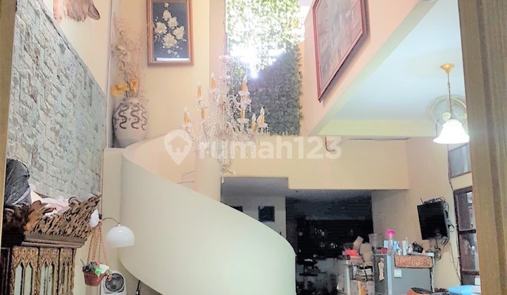 Rumah Lama, 2 Lantai, 5 Kamar, Area Premium, Hang Jebat, Kby Baru