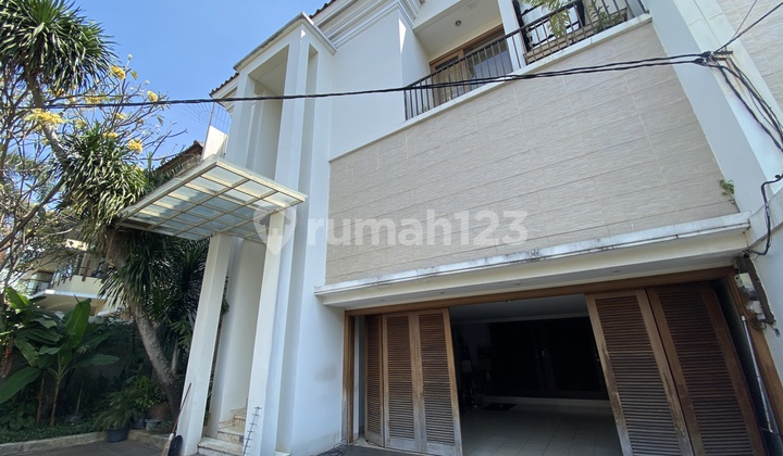 Beautiful Luxury House, 2 Storey, Clean, Well Maintained, 5 Rooms, Suitable For Expat, Location Near MRT Cipete.