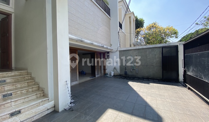 Beautiful Luxury House, 2 Storey, Clean, Well Maintained, 5 Rooms, Suitable For Expat, Location Near MRT Cipete. 2