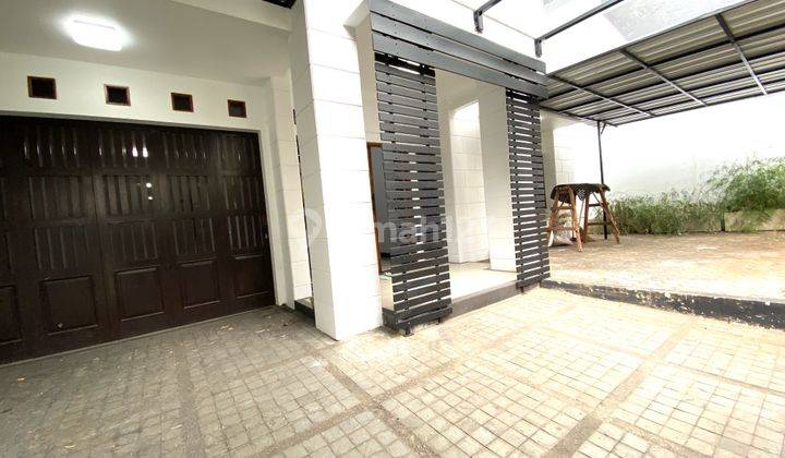 Bagus, Bersih, Terawat, 2 Lantai, 4 Kamar di Gandaria, Dekat Mayestik, Jakarta Selatan