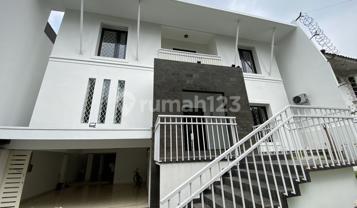 Mewah, Bagus, Lokasi Premium, 5 Kamar, Semi Furnished, Dekat Senopati Scbd Mewah, Bagus, Lokasi Premium, 5 Kamar, Semi Furnished, Dekat Senopati Scbd