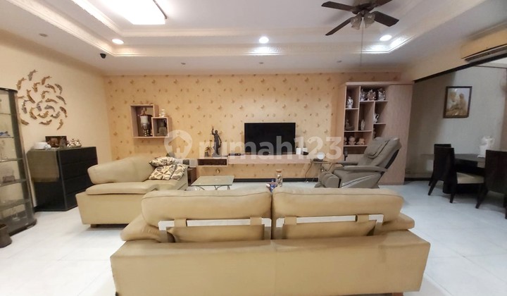 Modern, Rumah Bagus, Terawat, Full Furnished, 3 Kamar di Pondok Indah, Cocok Utk Hunian Keluarga