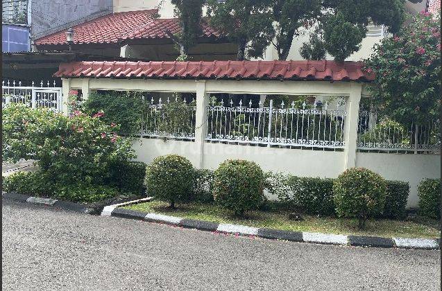 Bagus, Cantik, Bersih, Dekat Taman, 3 Kamar di Hoek, Di Pondok Indah  2