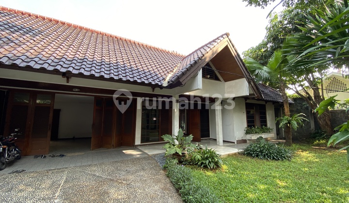 Good, Newly Renovated, Clean, Well-Maintained, 5 Bedrooms, 2 Floors Near Mc Donalds Kemang Raya