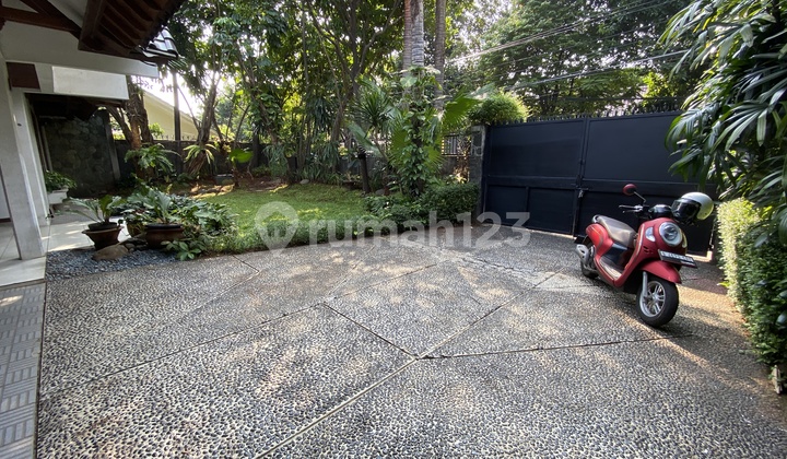 Bagus, Baru Renovasi, Bersih, Terawat, 5 Kamar, 2 Lantai Dekat Mc Donalds Kemang Raya, Cocok utk Silent Office atau Hunian 2