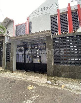 Rumah Sewa 2 Lantai, Bersih, Terawat, 3 Kamar, Unfurnished, Lokasi Dekat Pondok Indah 1