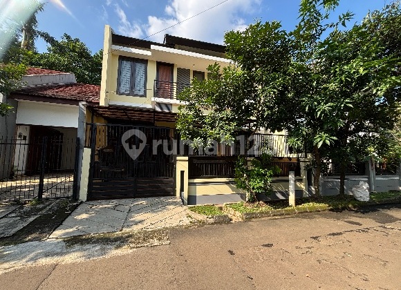 Two-Story House, Nice, 3 Bedrooms, Near Premier Bintaro Hospital, Suitable for Young Families. Two-Story House, Nice, 3 Bedrooms, Near Premier Bintaro Hospital, Suitable for Young Families.