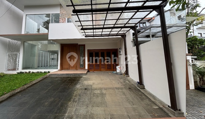 Luxury, Modern House, Clean, Well Maintained, 3 Bedrooms, Suitable For Family Home, Near Senopati/ Scbd Area. South Jakarta 2