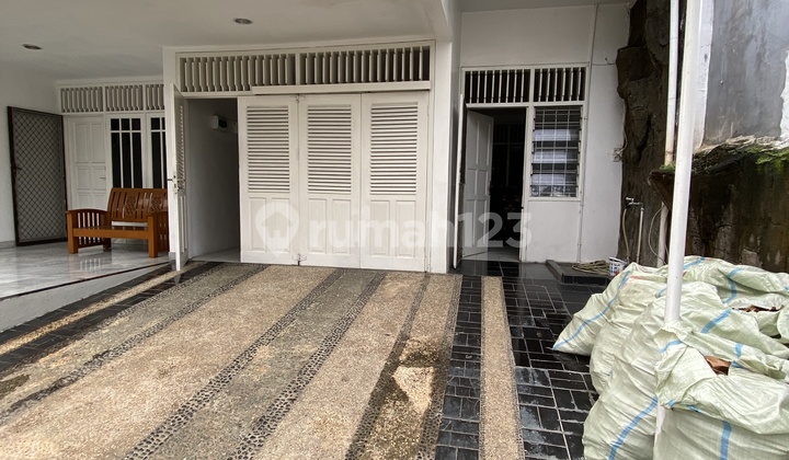 1-Story House, Nice, Clean, Well-Maintained, Fully Furnished, 4 Bedrooms in Pondok Indah, Suitable for Family Living 2