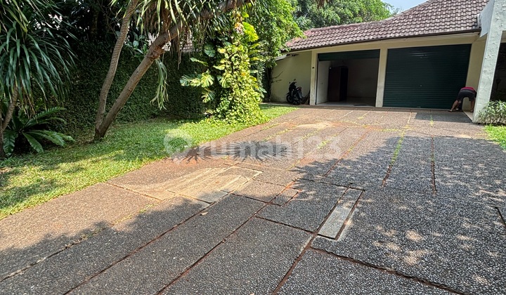 Nice House, 1 Floor, 4 Bedrooms, Swimming Pool, Spacious Garden, Near Hero Kemang, Suitable for Expats