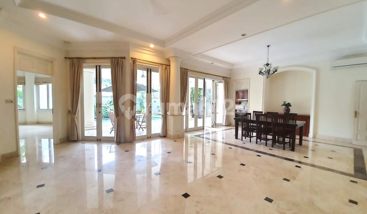 Rumah Model Classic, Mewah, Bagus, Terawat, 5 Kamar, dekat Hero Kemang, Cocok untuk Hunian Expat